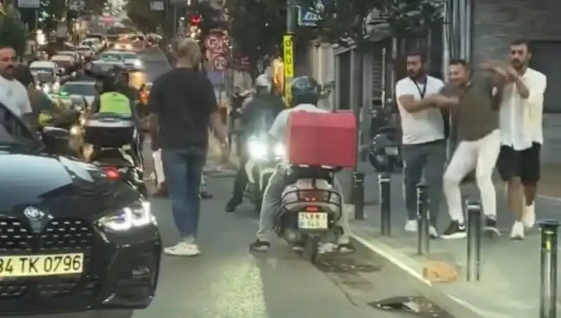 Nişantaşı’nda Yol Verme Kavgası: Kadına Sopa ile Saldıran Adam Gözaltına Alındı