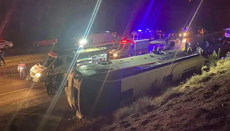 İşçi Servisinin Şarampole Devrilmesi: Yangından Kaçanlar ve 23 Yaralı
