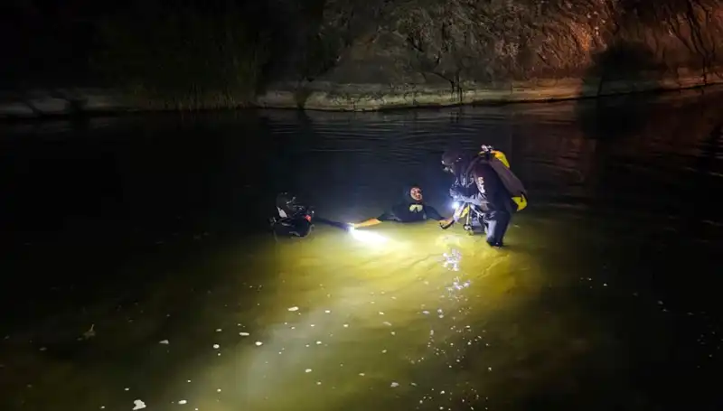 Çaya Düşen Kızını Kurtarmak İsterken Boğulan Babaya Veda