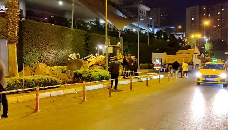 AVM Girişinde Doğalgaz Paniği: Alışveriş Keyfine Aniden Ara Verildi!