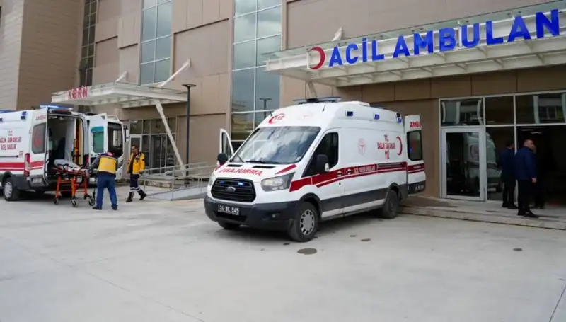 Erzincan'da Feci Kaza: Bir Kişi Hayatını Kaybetti, Üç Kişi Yaralandı