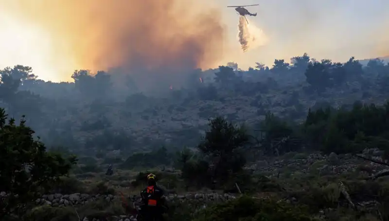 Eğriboz Adası'ndaki Yangın Tehlikesi: İki Köy Acil Olarak Tahliye Edildi
