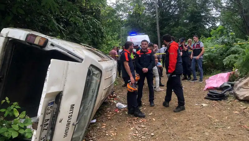 Rize'de Feci Kaza: Minibüs Yamaçtan Uçtu, İki Can Gitti!