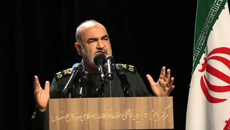İran Devrim Muhafızları'ndan Trump'a Sert Yanıt: "Yıkıcı Karşılık Gelecek"