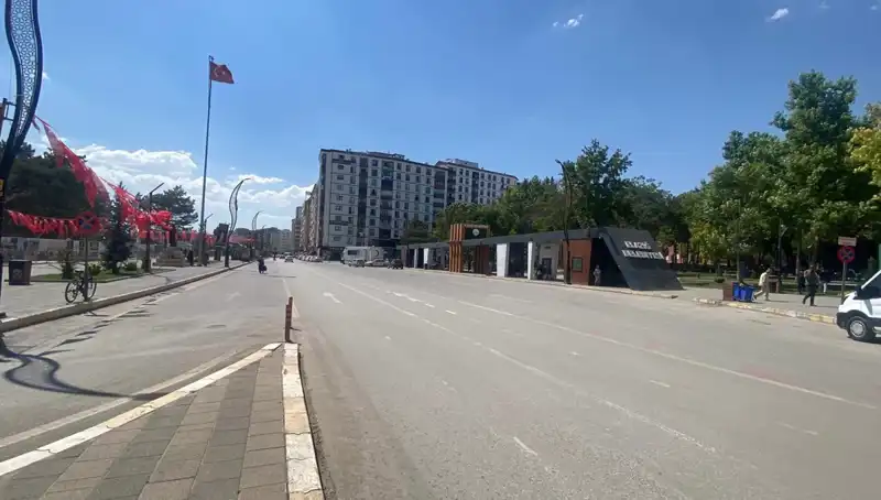 Elazığ’da Yürekleri Burkan Görüntüler: Sokaklar Neden Boş?