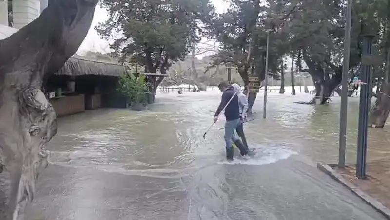 Manavgat Irmağı'nda Su Seviyesi Kritik Eşiği Geçti, İşletmeler Zarar Gördü