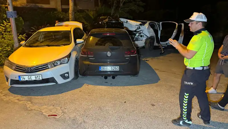 Alkollü Sürücü Kaotik Kazaya Neden Oldu: Üç Araç Zarar Görüyor