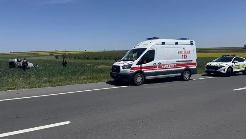 Edirne'de Devrilen Araçta Sürücü ve Eşinin Hayat Mücadelesi
