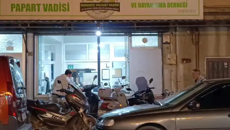 Lokalde Bıçaklı Kavga: Bir Kişi Hayat Mücadelesi Veriyor