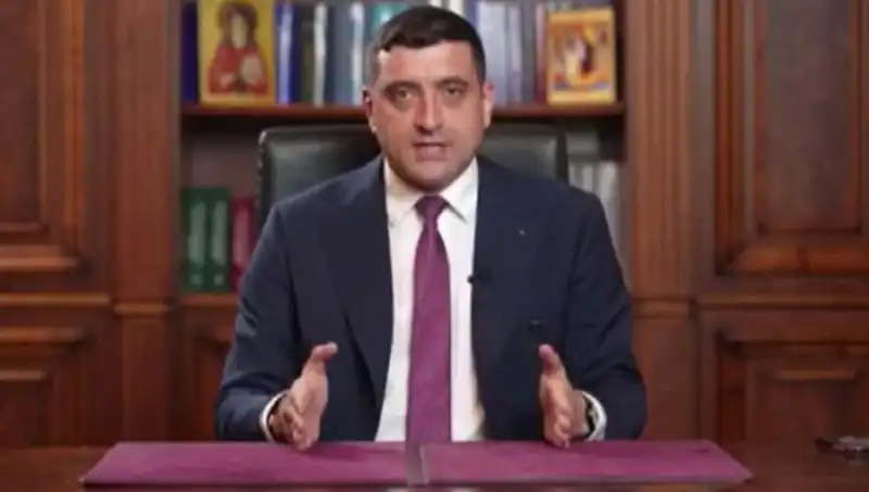 Romanya'da Seçimlerde Aşırı Sağcı Adayın İlk Turda Öne Çıkışı Neler Anlatıyor?
