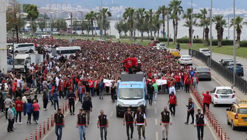 İzmir'de Grevde 4. Gün: İşçiler Hakkını Arıyor ve Mücadele Sürüyor