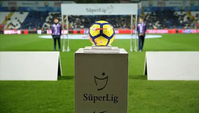 Süper Lig'in Zorlu Mücadelesinde Pazar Günü Sürprizler Peş Peşine Geldi!