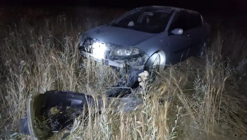 Burdur'da Kontrolden Çıkan Araç Tarlaya Uçtu: İki Kişi Yaralandı