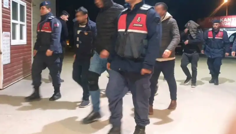 Bağ Evinde Uyuşturucu Partisine Baskın: 40 Kişi Gözaltında