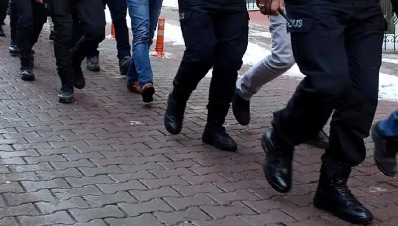 Antalya'da Silah Kaçakçılarına Şok Operasyon: Çok Sayıda Gözaltı