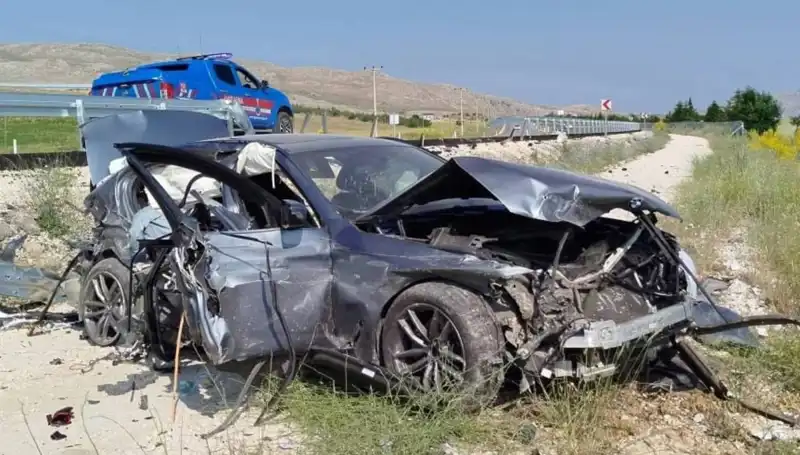 Sivas’ta İki Farklı Trafik Kazası: 9 Kişi Yaralandı!