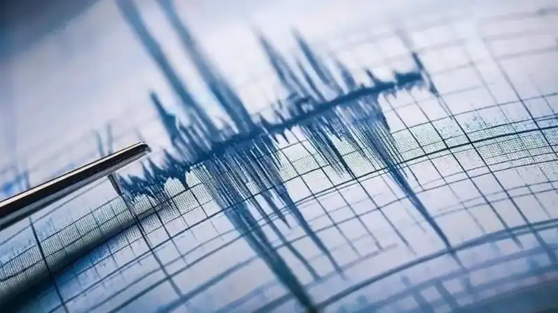 Ege Denizi'nde Deprem Korkuttu: 4,8 Büyüklüğünde Şok Edici Sarsıntı