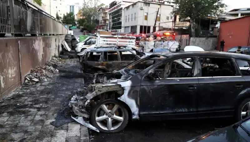 Sanayi Bölgesinde Yangın: Tamir Bekleyen Araçlar Alev Alev Yandı