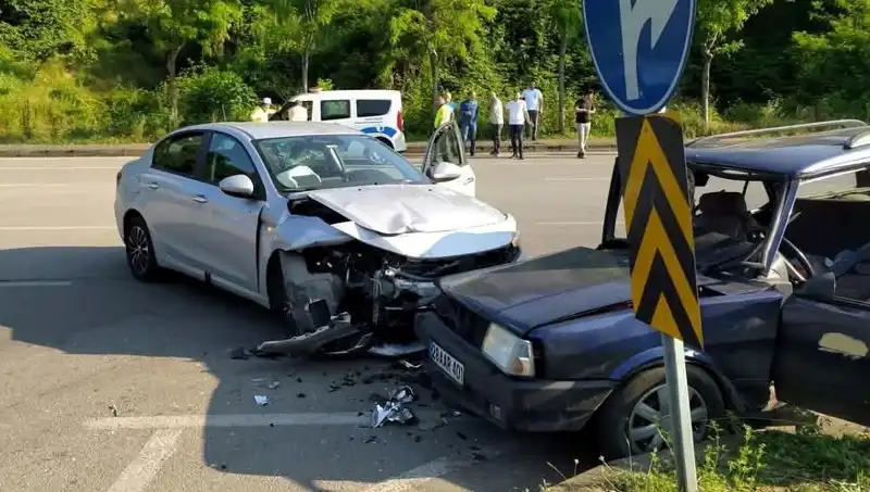 Görele'de Korkutan Kaza: Sürücü Araç Camından Fırladı!