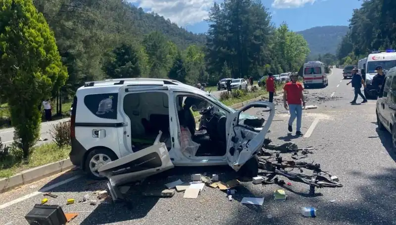 Marmaris'te Feci Kaza: Savaş Alanına Dönüşen Yolda Can Kaybı ve Yaralılar