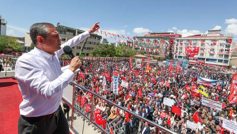 Özgür Özel'den Çarpıcı Açıklama: Silah Bırakma Sürecini Destekliyoruz