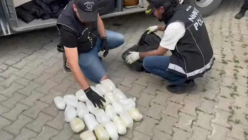 Yolcunun Valizinden Çıkan Şok Edici 13 Kilo Metamfetamin Olayı