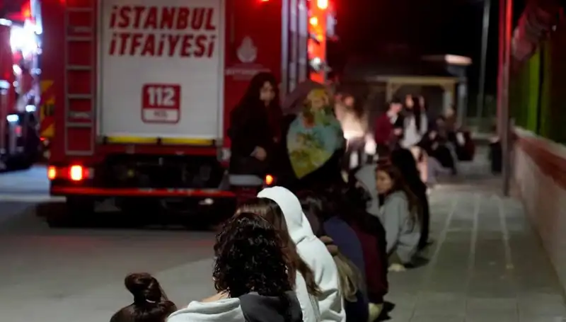 2500 Kişilik Kız Öğrenci Yurdunda Yangın: Panik ve Kurtarma Çabaları Devam Ediyor
