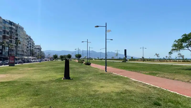 İzmir'de Yazdan Kalma Günler: Sıcaklık Rekoru Kırıldı!