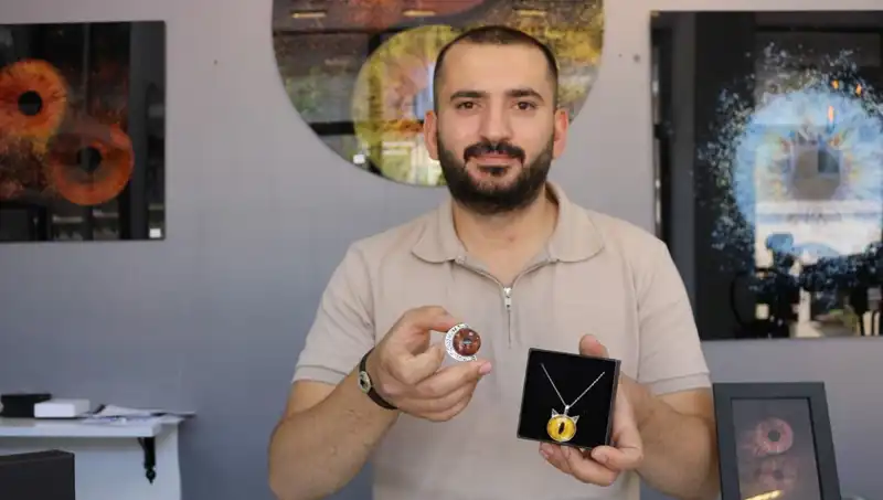 İris Fotoğrafları ile Takı ve Tablo Tasarlayan Sanatçı: "Bu Yolda İlk Ben Vardım!"