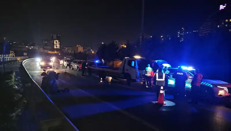 TEM Otoyolu'nda Şok Eden Kaza: Yatan Kişiyi Metrelerce Sürdü