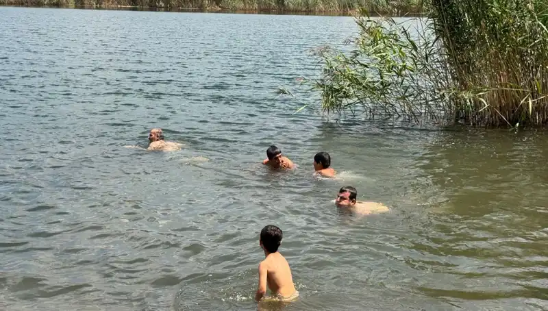 Sıcaktan Kaçış: 1700 Rakımlı Göl, Doğanın Serin Havuzu Oldu