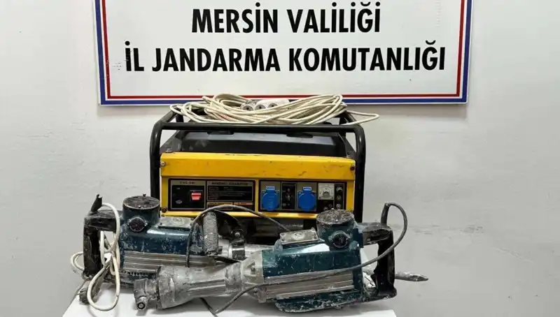 Mersin'de Kaçak Kazı Operasyonu: 5 Kişi Gözaltında!