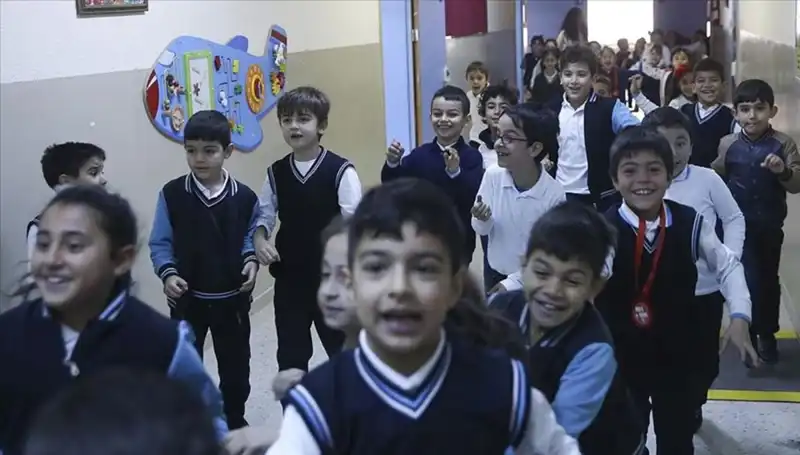 2025 Eğitim Yılı Takvimi: Okullar Ne Zaman Açılıyor?