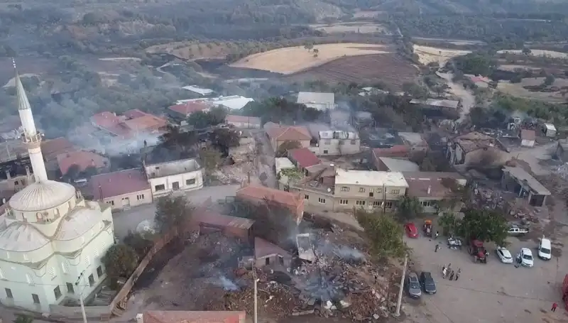 Çanakkale'de Korkutan Orman Yangını: Havadan Görüntülerle Tüm Detaylar