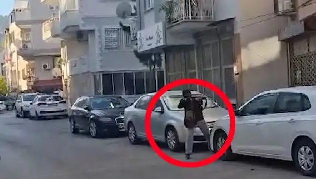 İzmir'de Gerilim Dolu Anlar! Saldırganla Çatışma Neden Ortaya Çıktı?