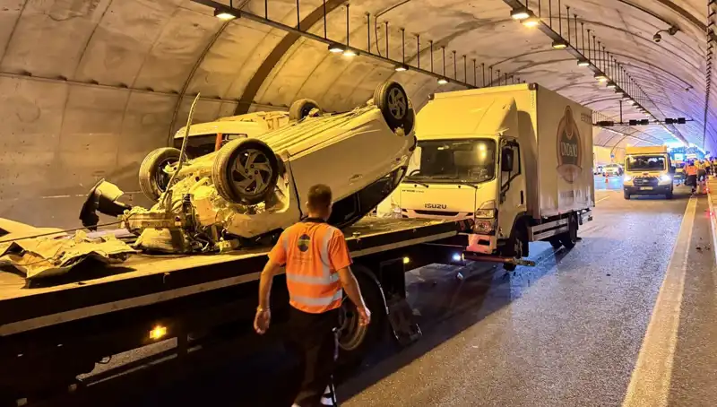Kuzey Marmara Otoyolu'nda Otomobil ve Kamyonet Çarpıştı: Kaza Anında Neler Oldu?