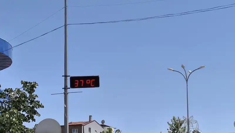 Sıcak Hava Dalgası İlçeyi Vurdu: Termometreler 38 Dereceyi Geçti