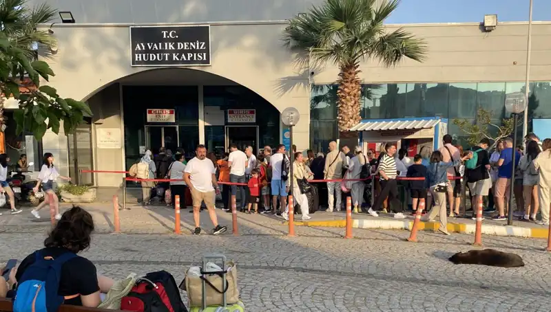 Bayramda Midilli Adası’na Yoğun Turist Akını: Neden Tercih Ediliyor?