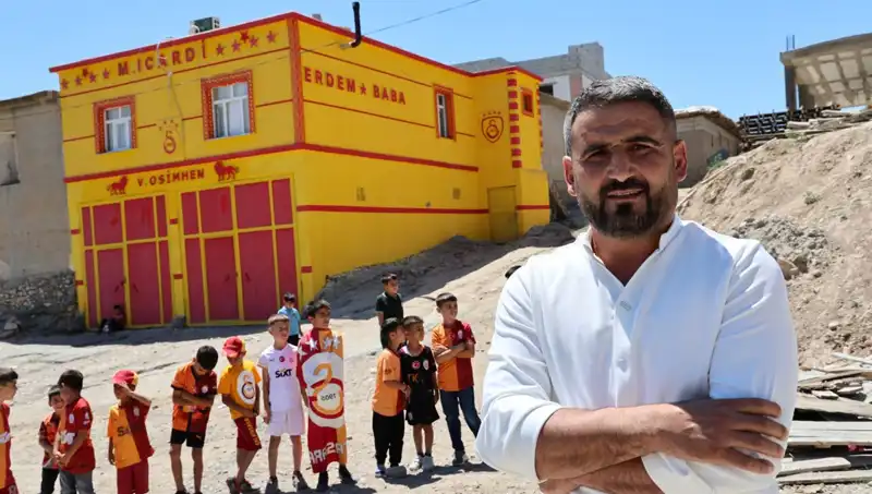 Fanatik Taraftar, Evinin Dış Duvarına Icardi ve Osimhen Adını Yazdırdı!
