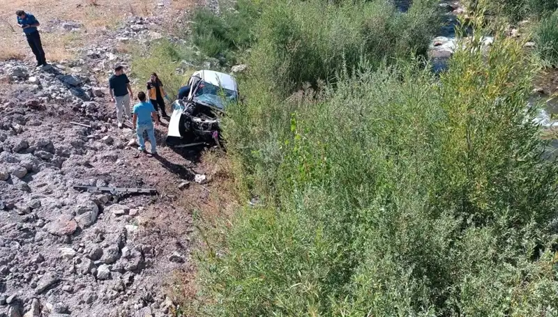 Sivas'ta Feci Kaza: Otomobil Dere Yatağına Uçtu, İki Hayat Kaybı