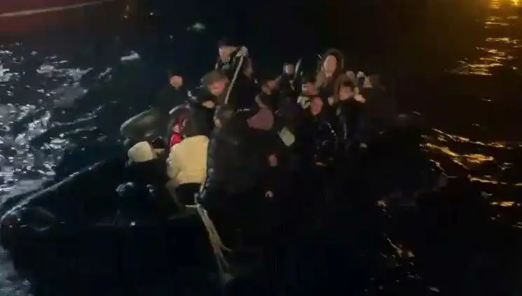 Ayvalık Açıklarında Düzensiz Göçmen Operasyonu: 32 Kişi Kurtarıldı