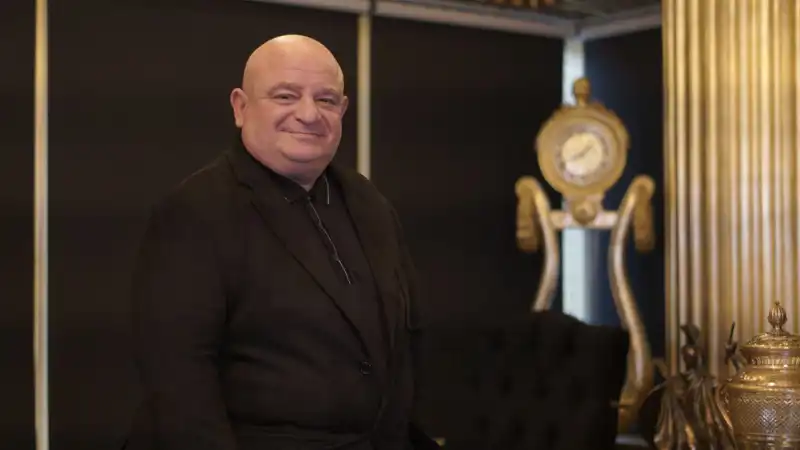 Moiz Mitrani: Tekstilden Finans Dünyasına Uzanan İlham Verici Başarı Hikayesi