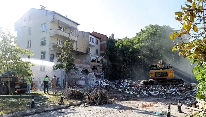 Sındırgı'da Depremler Peş Peşe Geliyor: Artçı Şoklar Neden Oluyor?